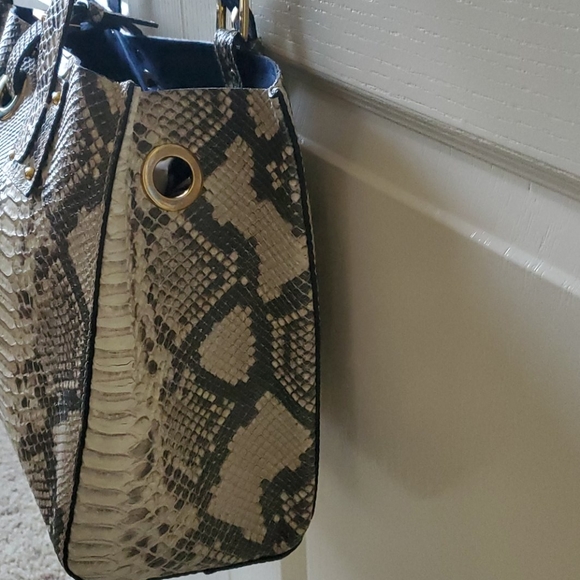Italian Gen Leather Python Print Large Purse - Picture 15 of 16